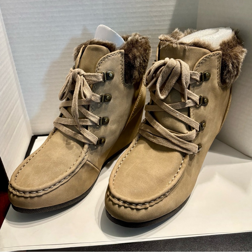 NIB Unr8ed TanLace-Up Fur Lined Winter Boots Size 8M